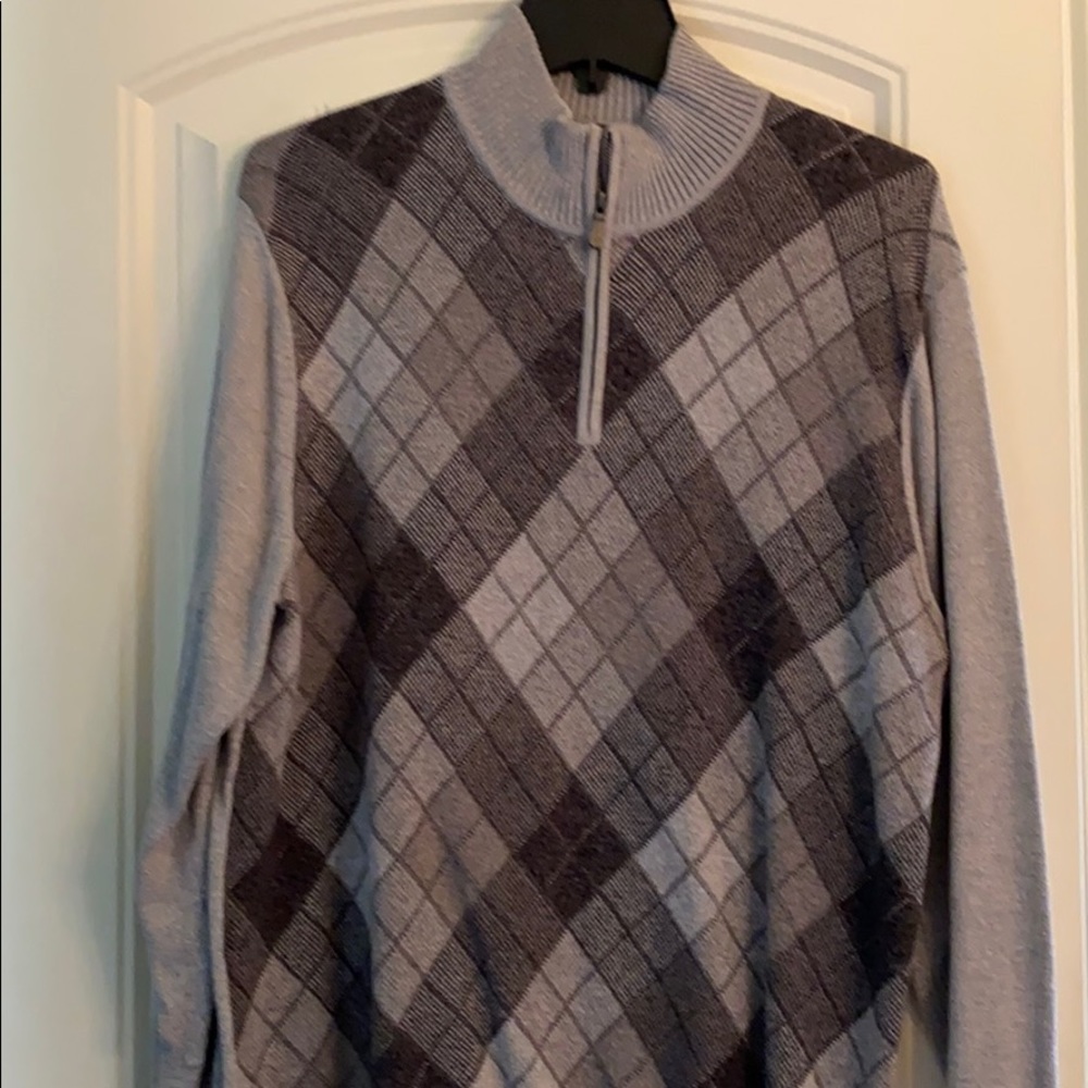 Men’s Joe Joseph Abboud SIZE medium Zippered Neck